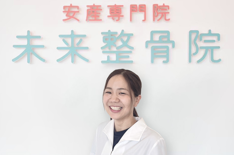 女性スタッフ画像