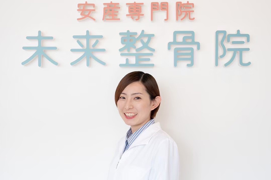 女性スタッフ画像
