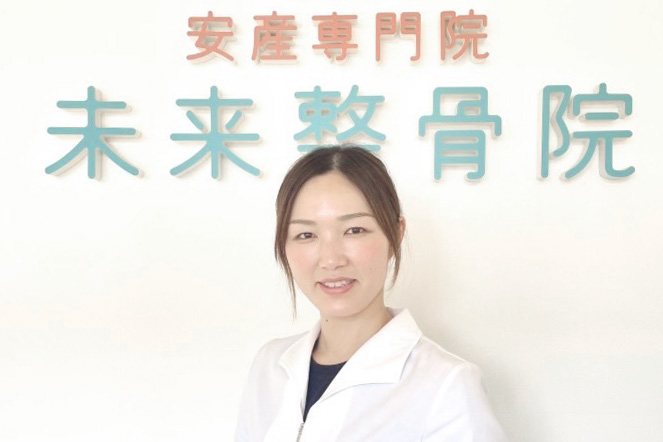 女性スタッフ画像
