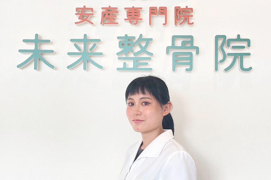 女性スタッフ画像
